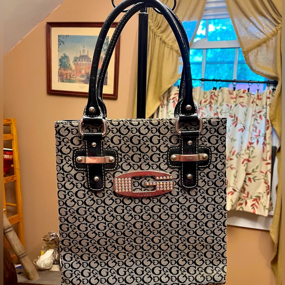 Guess NWOT purse